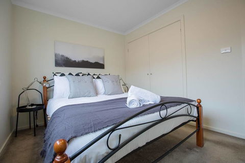 Spacious Lovely 5Beds Home@Point Cook - Redcliffe Tourism 2