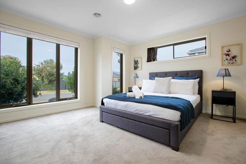Spacious Lovely 5Beds Home@Point Cook - Redcliffe Tourism 1