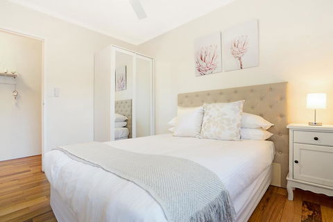 Spacious Renovated Apartment In Quiet Area - Redcliffe Tourism 2