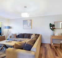 Spacious Renovated Apartment In Quiet Area - Redcliffe Tourism