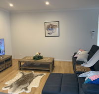 Spacious Rooms Home-Stay with Free Wifi - Redcliffe Tourism