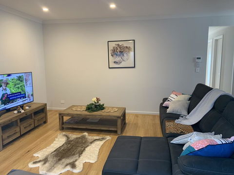 Spacious Rooms Home-Stay With Free Wifi - Redcliffe Tourism 0