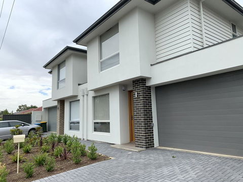 Spacious Rooms Home-Stay With Free Wifi - Redcliffe Tourism 1