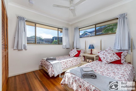 Spoil Yourself With The Perfect Position Of This First Floor Unit - Redcliffe Tourism 2