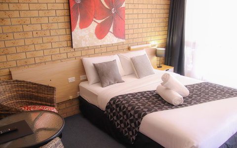 Squatters Homestead Motel - Redcliffe Tourism 1