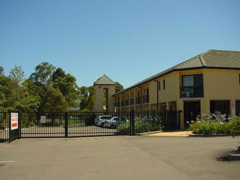 St Marys Park View Motel - Redcliffe Tourism 3