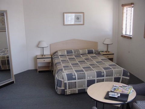 St Marys Park View Motel - Redcliffe Tourism 1