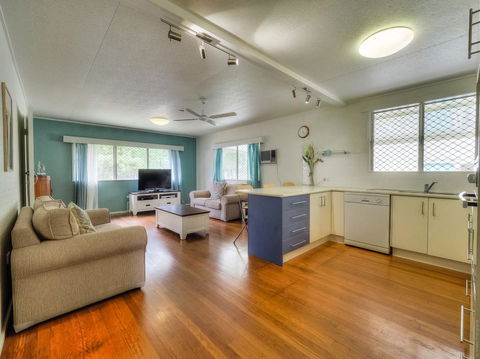 Starfish Shack By The Sea - Redcliffe Tourism 0