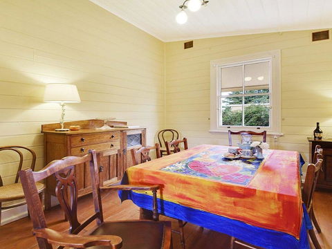 Station Masters Cottage - Classic Quaint & Nostalgia - Redcliffe Tourism 3