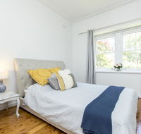 Stay at Meurant Wagga - Redcliffe Tourism