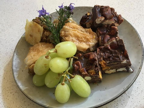 Stephanies Country Cottages - Redcliffe Tourism 0
