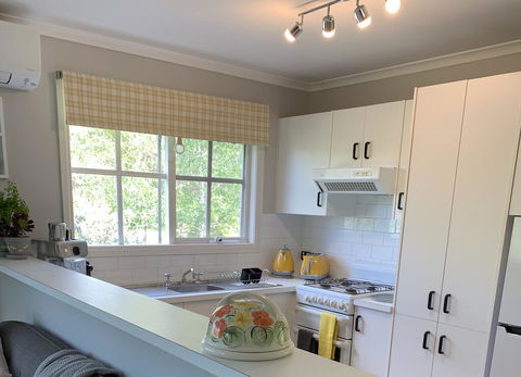 Stephanies Country Cottages - Redcliffe Tourism 1