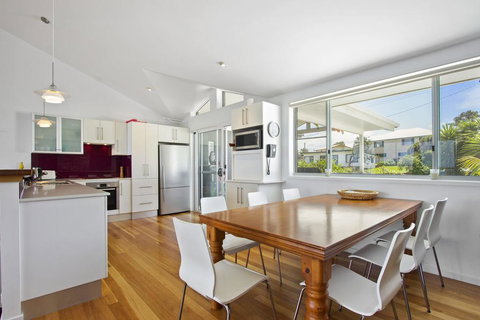 STICKS BY THE SEA - Sunset Strip 103 - Redcliffe Tourism 1