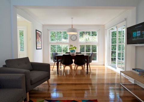 Strahan House - Redcliffe Tourism 0