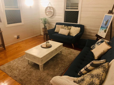 Stranded In Oz Stay In Relaxing Environment, FREE WIFI, NETFLIX, POOL, AIR CON - Redcliffe Tourism 1