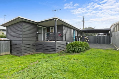 Strathmore Beach House 67 - Redcliffe Tourism 0