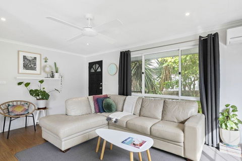 Strathmore Beach House 67 - Redcliffe Tourism 3