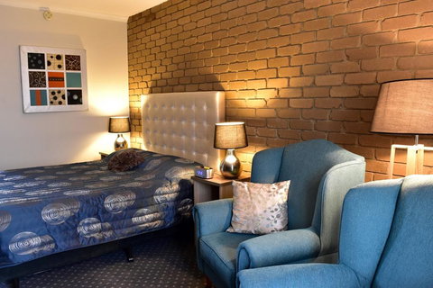 Strzelecki Motor Lodge - Redcliffe Tourism 1