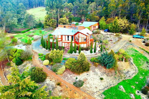 STUNNING HOME WITH AMAZING VIEWS - Just 20 Mins To The City And Only 10 To MONA! - Redcliffe Tourism 2