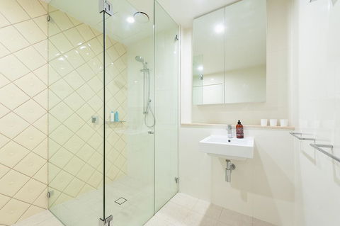 Stunning Potts Point Apartment - Redcliffe Tourism 3