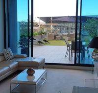 Stunning Riverside Apartment near MCEC and Casino - Redcliffe Tourism