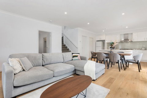 Style, Comfort And Convenience - Redcliffe Tourism 0