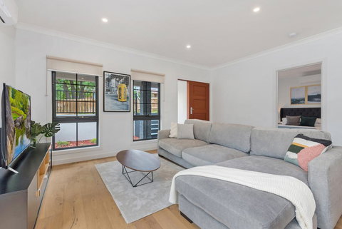 Style, Comfort And Convenience - Redcliffe Tourism 3