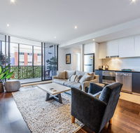 Stylish 2-bed 2 bath with free parking pool gym wifi - Redcliffe Tourism