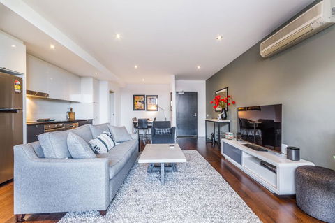 Stylish 2-bed 2 Bath With Free Parking, Pool, Gym, Wifi - Redcliffe Tourism 3