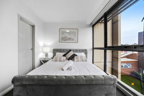 Stylish And Spacious Apt With Double Living Room - Redcliffe Tourism 3