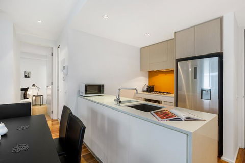 Stylish Apartment With Large Balcony And Parking - Redcliffe Tourism 1