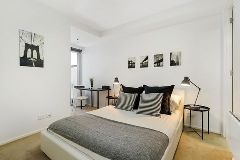 Stylish Apartment With Large Balcony And Parking - Redcliffe Tourism 3