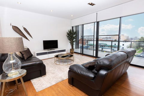Stylish Inner City Penthouse Apartment - Redcliffe Tourism 0