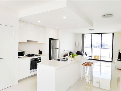 Stylish Liverpool 2Bed 2Bath Apartment -Skyline Views! -Masks Provided - Redcliffe Tourism 2