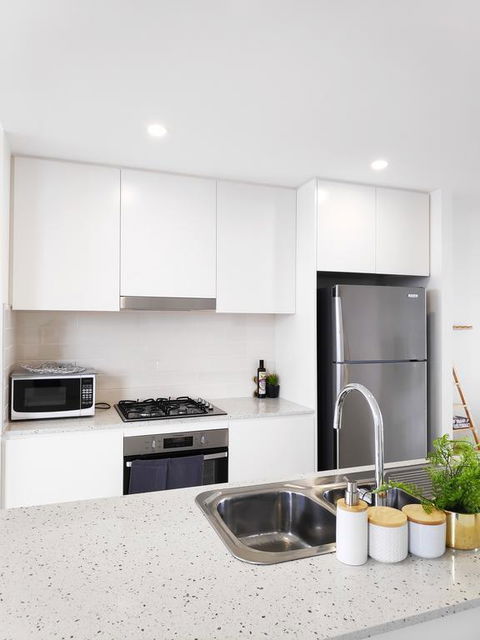 Stylish Liverpool 2Bed 2Bath Apartment -Skyline Views! -Masks Provided - Redcliffe Tourism 3