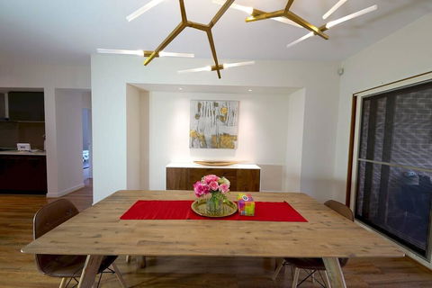 Stylish Luxe House For Big Group Near Shopping Center - Redcliffe Tourism 2