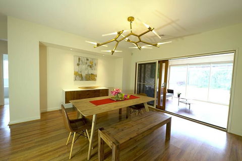 Stylish Luxe House For Big Group Near Shopping Center - Redcliffe Tourism 3