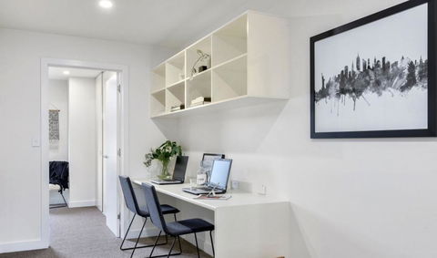 Stylish Townhouse - Redcliffe Tourism 2