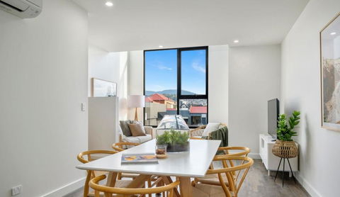 Stylish Townhouse - Redcliffe Tourism 0