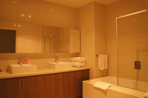 Summer Inn Holiday Apartments - Redcliffe Tourism 3
