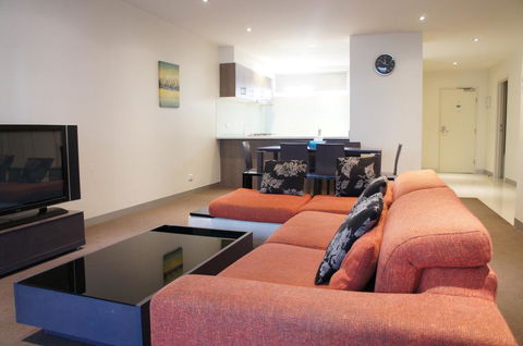 Summer Inn Holiday Apartments - Redcliffe Tourism 1