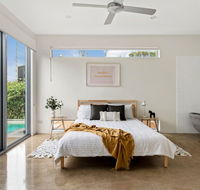 Sundays Beach House - Redcliffe Tourism