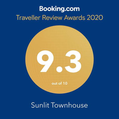 Sunlit Townhouse - Redcliffe Tourism 3