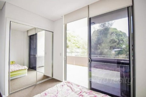 Sunny 3 Bedroom Apartment In Turrella - Redcliffe Tourism 3