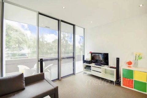 Sunny 3 Bedroom Apartment In Turrella - Redcliffe Tourism 0
