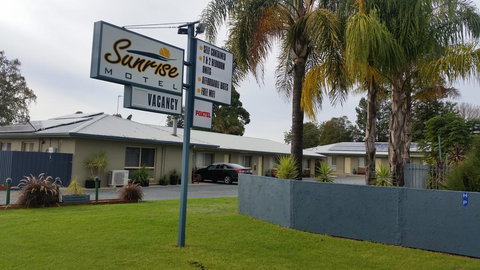 Sunrise Motel - Redcliffe Tourism 0