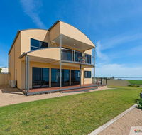 Sunset Cove Beach House - Redcliffe Tourism