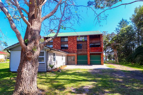 Sunset Lodge - Redcliffe Tourism 1