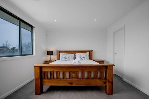 Superb Luxe 5BR House@Point Cook Near Lake - Redcliffe Tourism 1