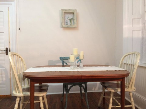 Surgeon's Cottage - Redcliffe Tourism 2